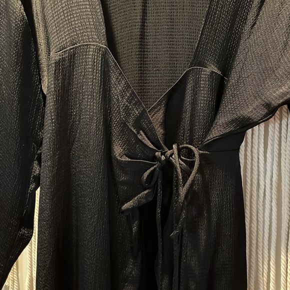 Structured satin effect dress - Picture 3 of 5